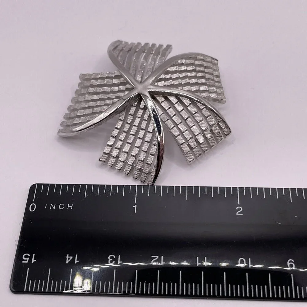 Trifari Silver Tone Pinwheel Brooch Pin Vintage Open Work Spiral Textured Flower - Picture 8 of 8